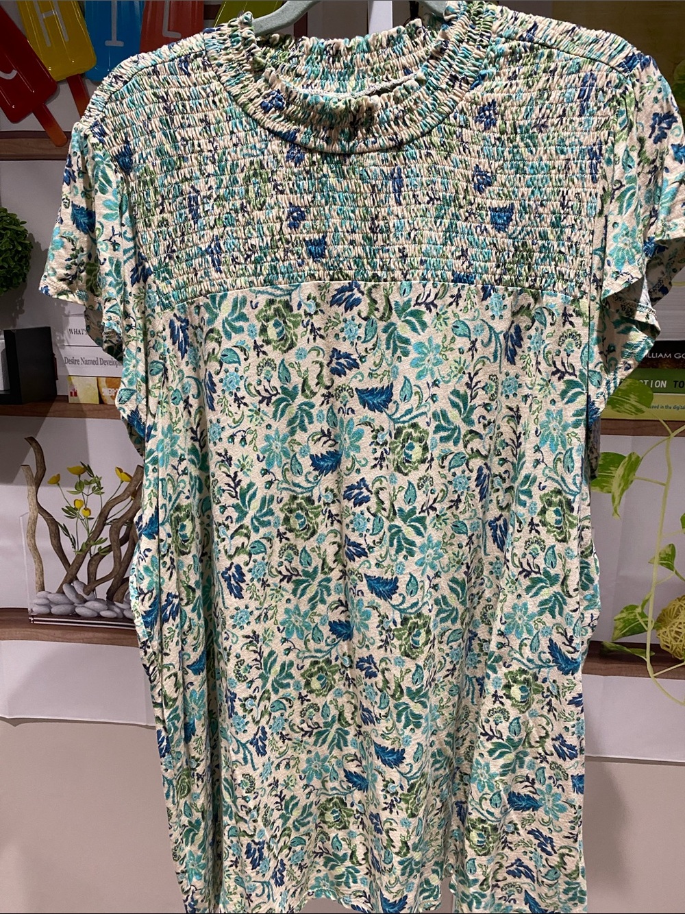 torrid Floral Smocked Tunic in Teal, Navy & Cream size 4. Ptp is 29